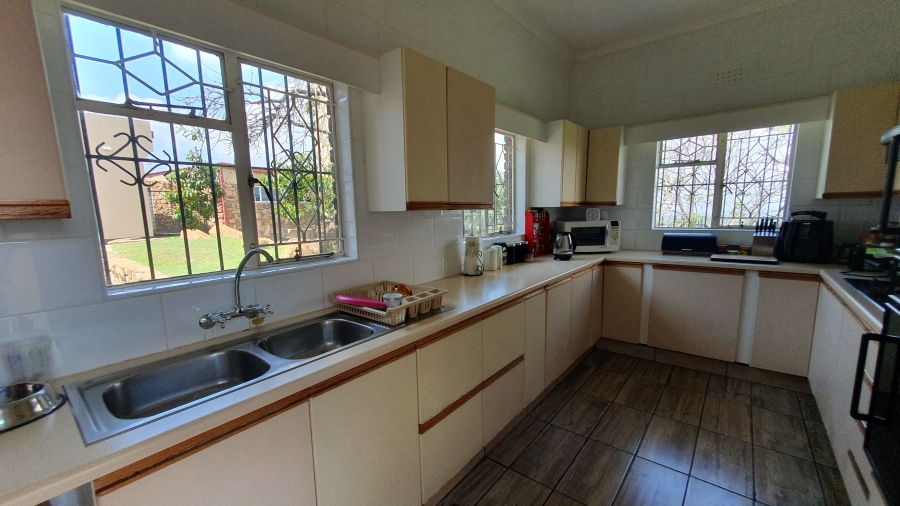 4 Bedroom Property for Sale in Linmeyer Gauteng