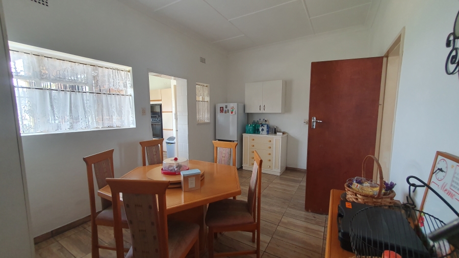4 Bedroom Property for Sale in Linmeyer Gauteng