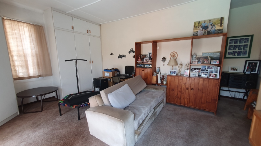 4 Bedroom Property for Sale in Linmeyer Gauteng