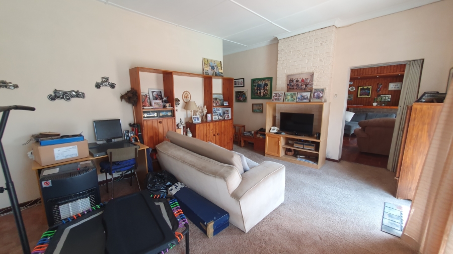 4 Bedroom Property for Sale in Linmeyer Gauteng