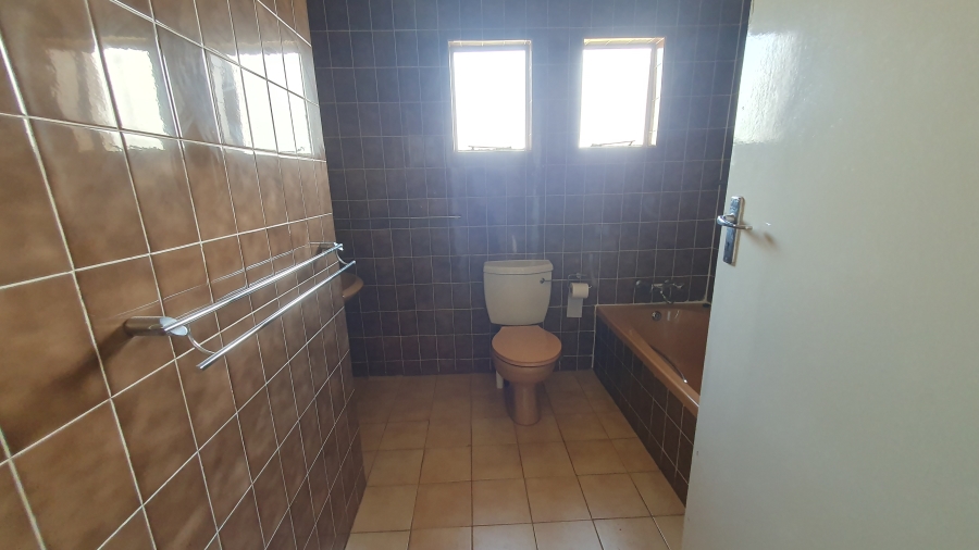 4 Bedroom Property for Sale in Linmeyer Gauteng