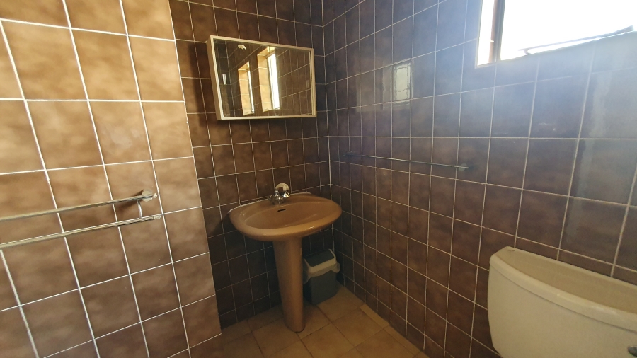 4 Bedroom Property for Sale in Linmeyer Gauteng