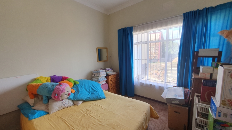 4 Bedroom Property for Sale in Linmeyer Gauteng