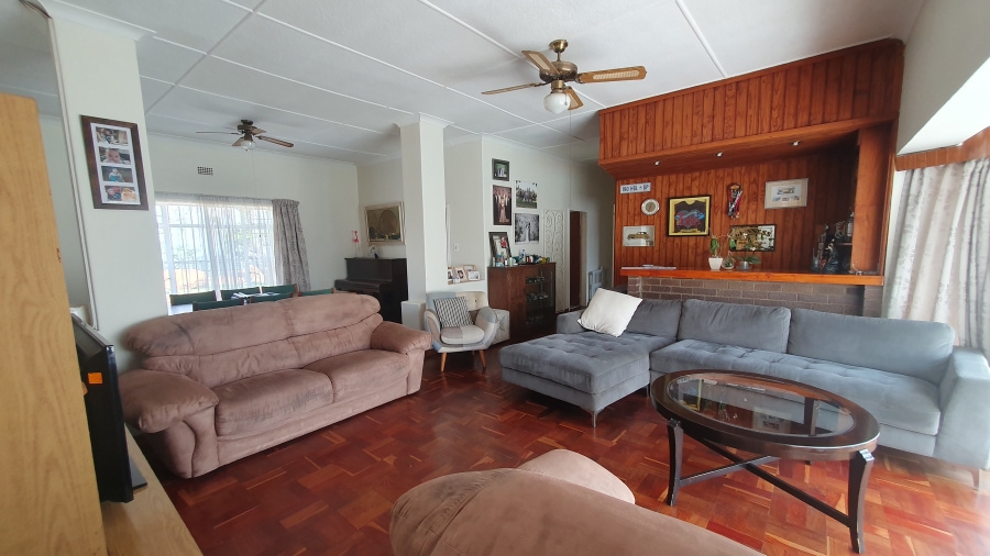 4 Bedroom Property for Sale in Linmeyer Gauteng