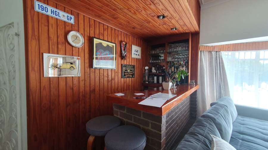 4 Bedroom Property for Sale in Linmeyer Gauteng