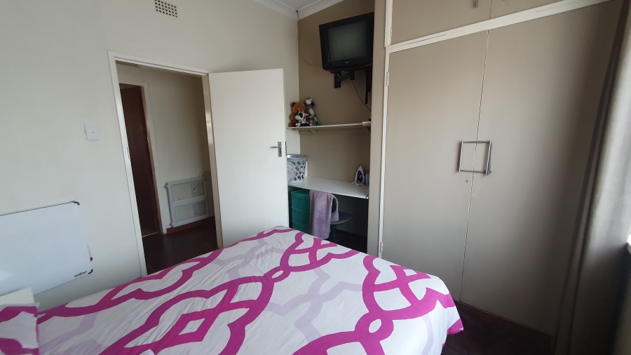 4 Bedroom Property for Sale in Linmeyer Gauteng