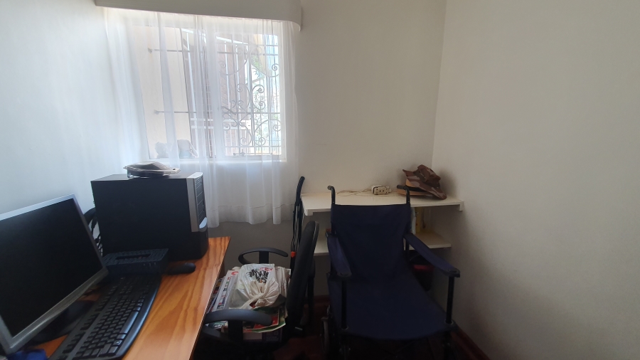 4 Bedroom Property for Sale in Linmeyer Gauteng