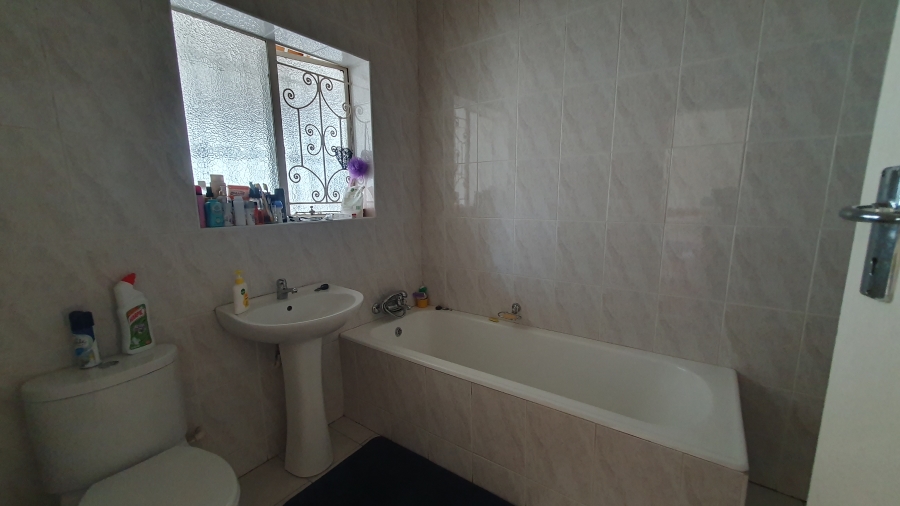 4 Bedroom Property for Sale in Linmeyer Gauteng