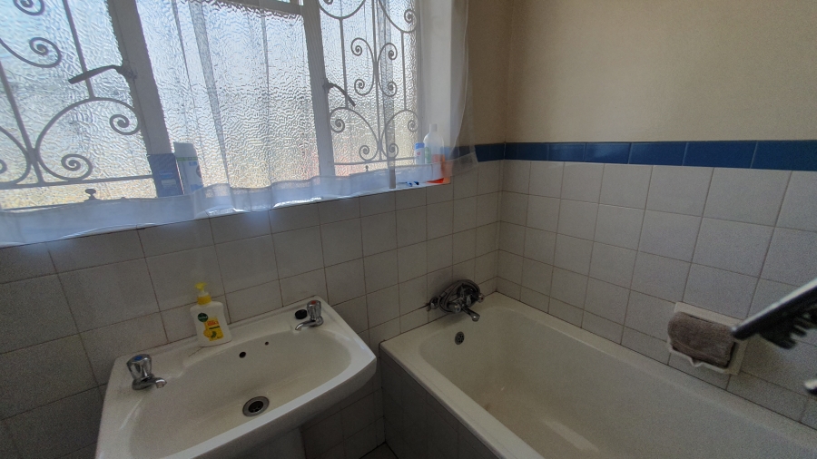 4 Bedroom Property for Sale in Linmeyer Gauteng