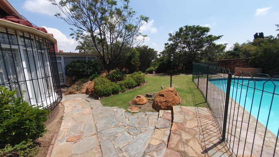 4 Bedroom Property for Sale in Linmeyer Gauteng