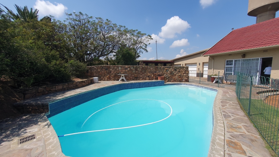 4 Bedroom Property for Sale in Linmeyer Gauteng