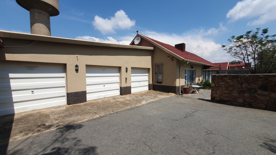 4 Bedroom Property for Sale in Linmeyer Gauteng