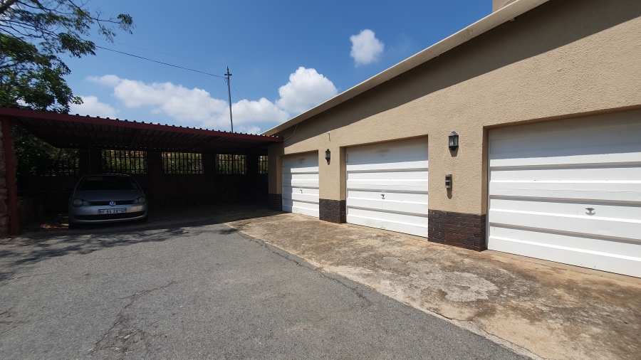 4 Bedroom Property for Sale in Linmeyer Gauteng