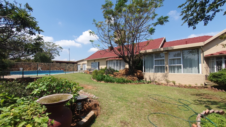 4 Bedroom Property for Sale in Linmeyer Gauteng