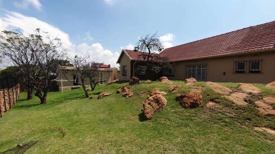 4 Bedroom Property for Sale in Linmeyer Gauteng
