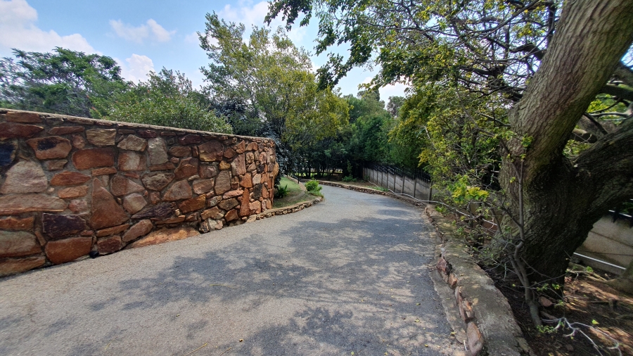 4 Bedroom Property for Sale in Linmeyer Gauteng