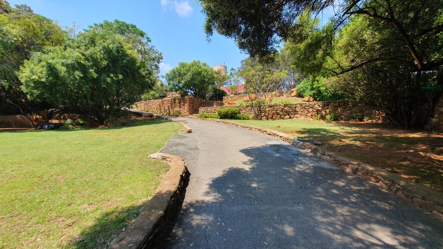 4 Bedroom Property for Sale in Linmeyer Gauteng