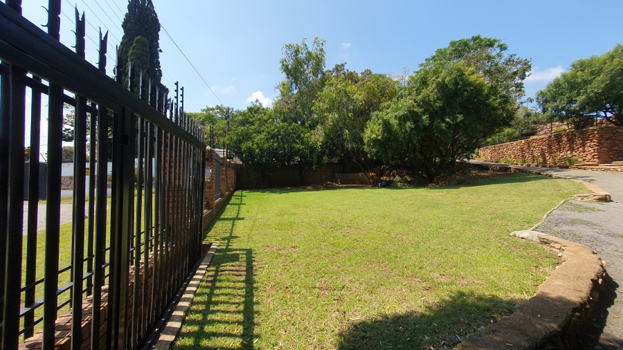 4 Bedroom Property for Sale in Linmeyer Gauteng
