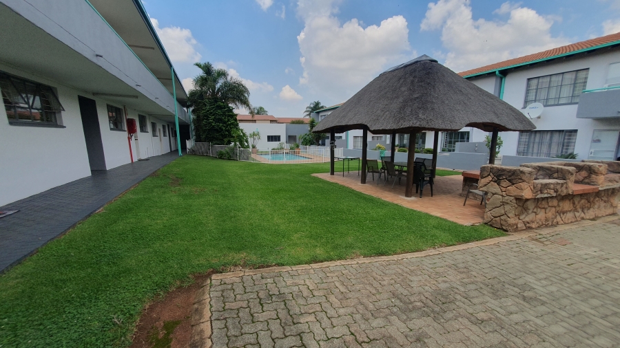 2 Bedroom Property for Sale in Verwoerdpark Gauteng