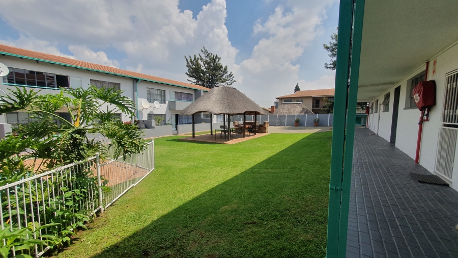 2 Bedroom Property for Sale in Verwoerdpark Gauteng
