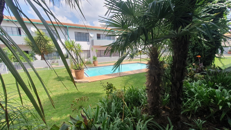 2 Bedroom Property for Sale in Verwoerdpark Gauteng