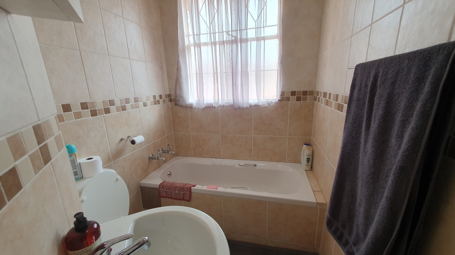 2 Bedroom Property for Sale in New Redruth Gauteng