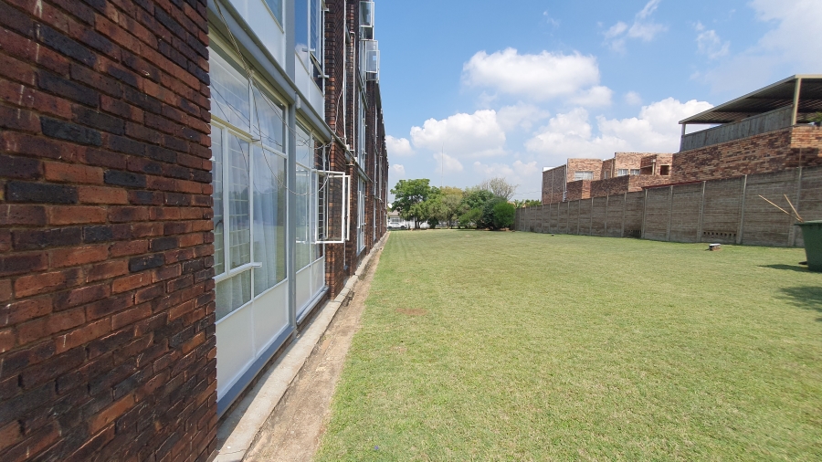 2 Bedroom Property for Sale in South Crest Gauteng