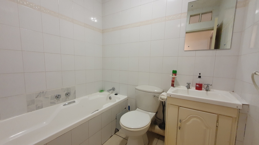 2 Bedroom Property for Sale in Glenanda Gauteng