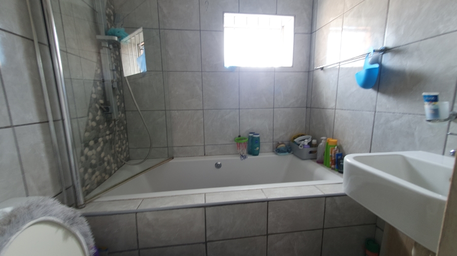 2 Bedroom Property for Sale in Winchester Hills Gauteng