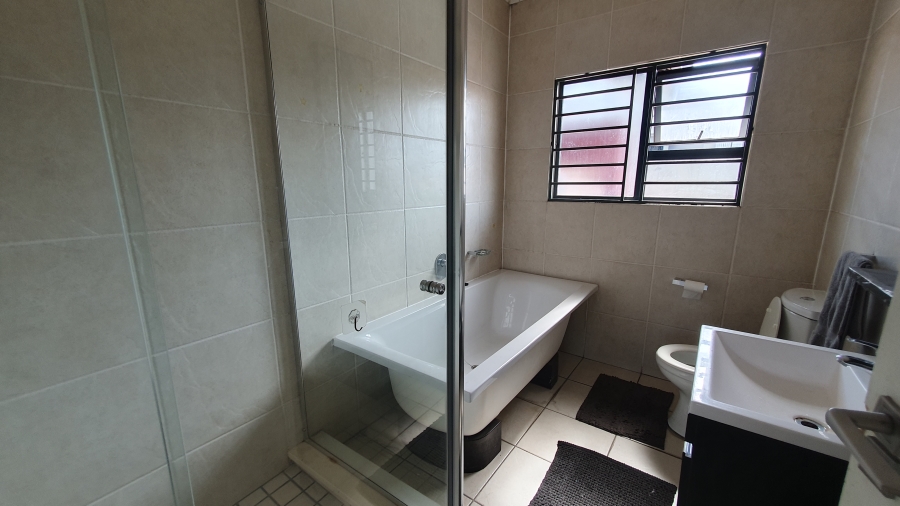 2 Bedroom Property for Sale in Gleneagles Gauteng