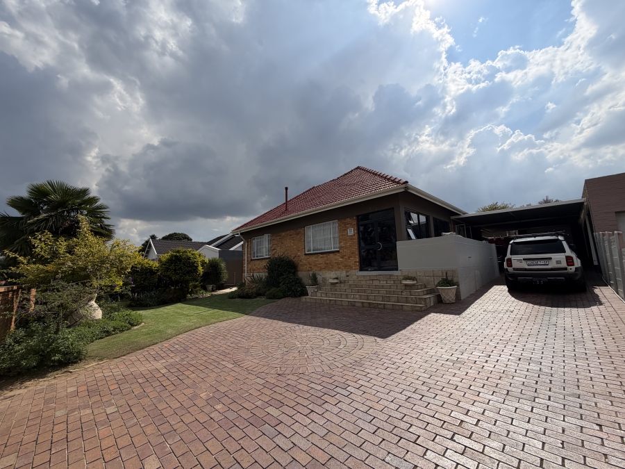3 Bedroom Property for Sale in Linmeyer Gauteng