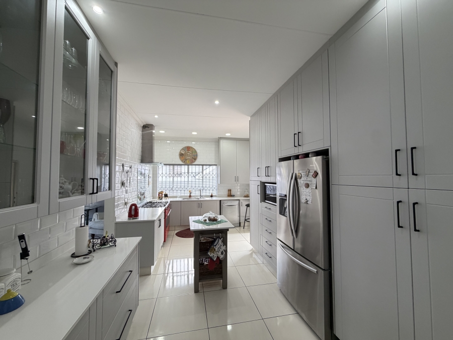 3 Bedroom Property for Sale in Linmeyer Gauteng