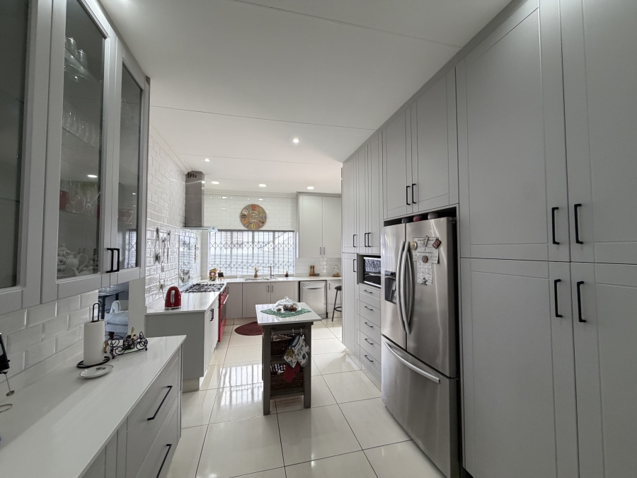 3 Bedroom Property for Sale in Linmeyer Gauteng