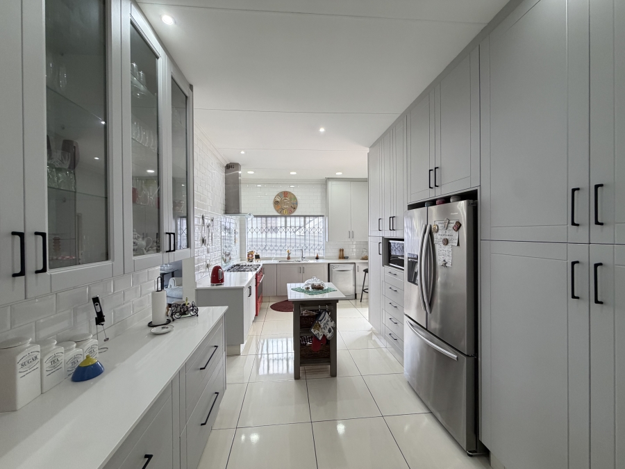 3 Bedroom Property for Sale in Linmeyer Gauteng