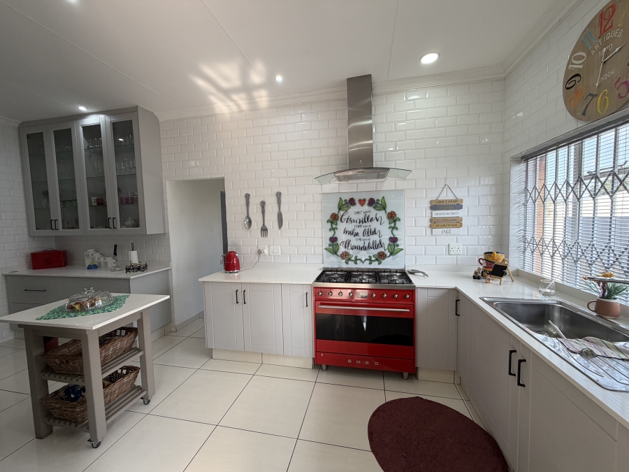 3 Bedroom Property for Sale in Linmeyer Gauteng