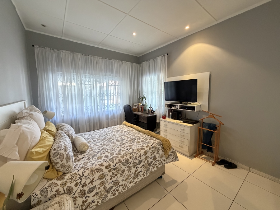 3 Bedroom Property for Sale in Linmeyer Gauteng