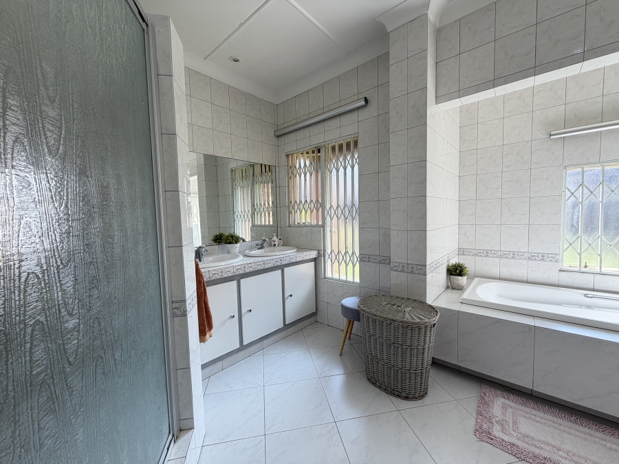 3 Bedroom Property for Sale in Linmeyer Gauteng
