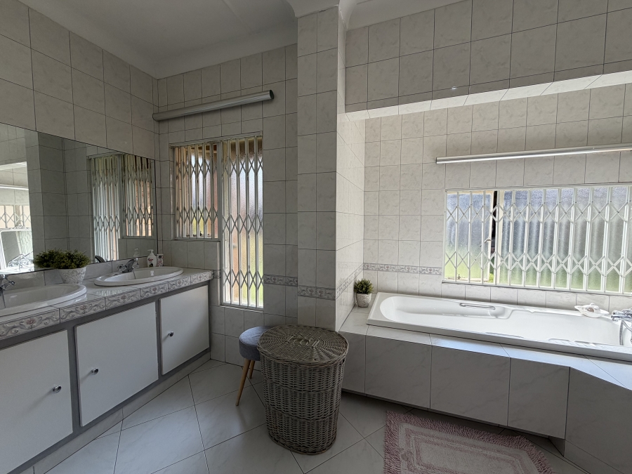 3 Bedroom Property for Sale in Linmeyer Gauteng