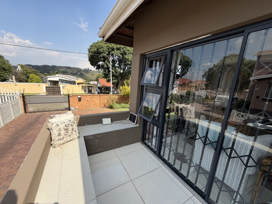 3 Bedroom Property for Sale in Linmeyer Gauteng