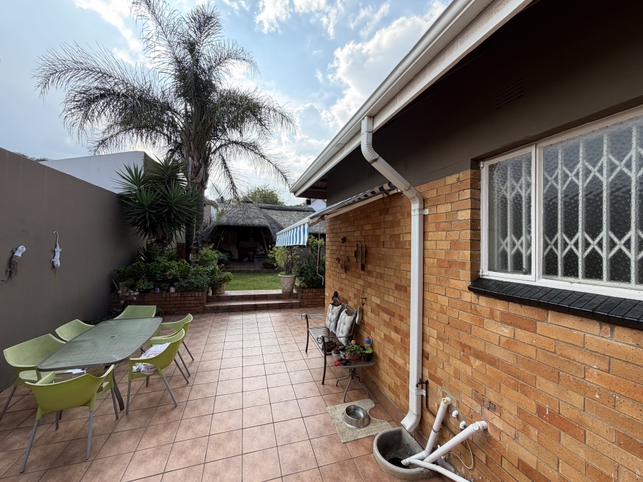 3 Bedroom Property for Sale in Linmeyer Gauteng