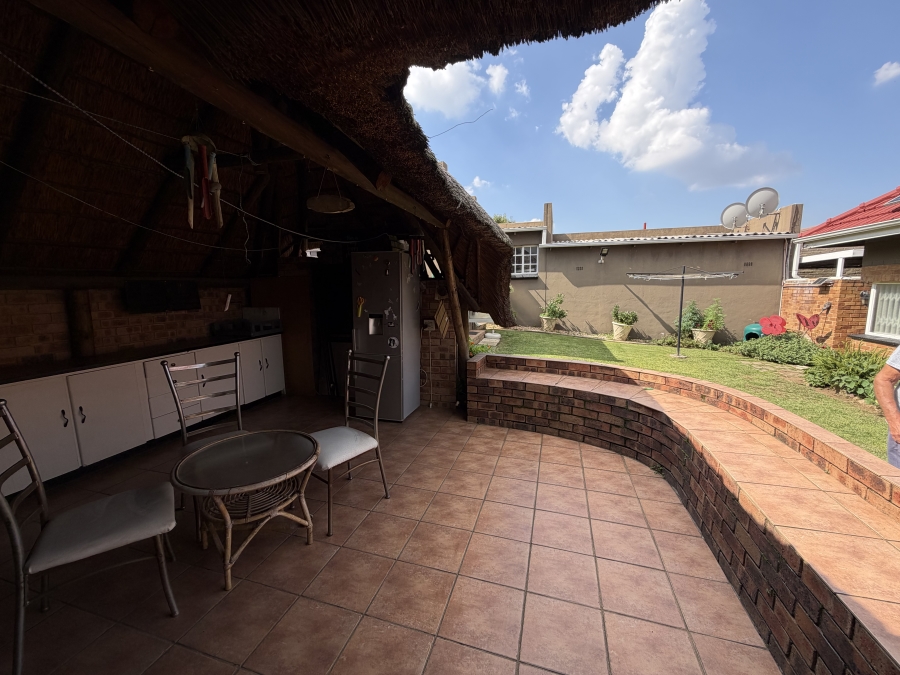 3 Bedroom Property for Sale in Linmeyer Gauteng