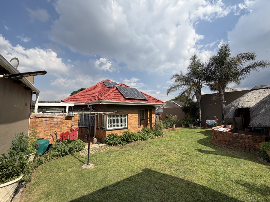 3 Bedroom Property for Sale in Linmeyer Gauteng
