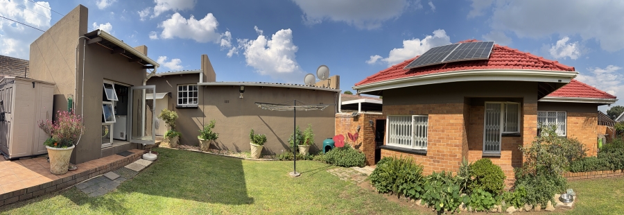 3 Bedroom Property for Sale in Linmeyer Gauteng