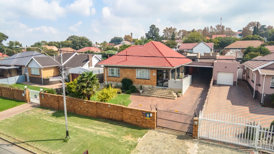 3 Bedroom Property for Sale in Linmeyer Gauteng