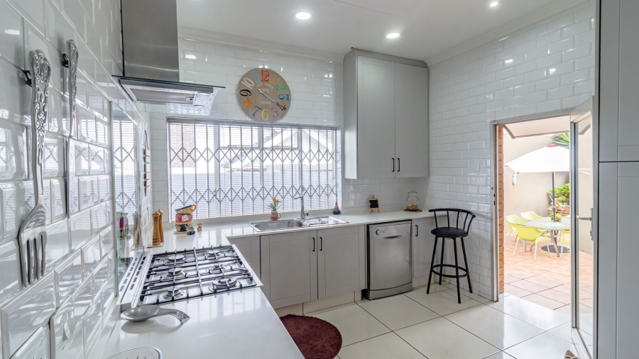 3 Bedroom Property for Sale in Linmeyer Gauteng