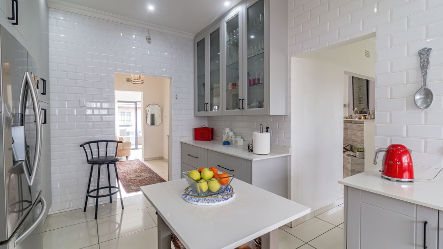 3 Bedroom Property for Sale in Linmeyer Gauteng