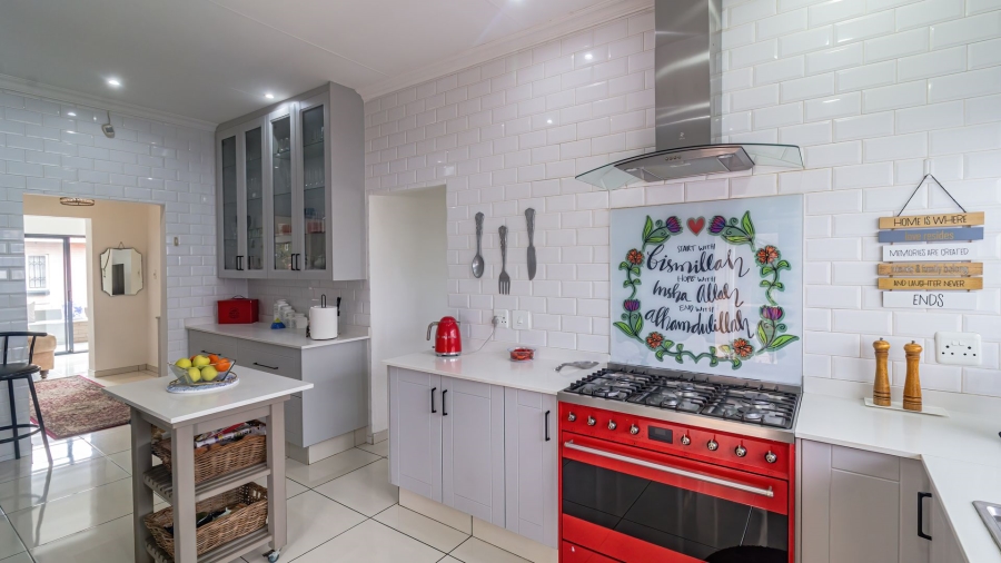 3 Bedroom Property for Sale in Linmeyer Gauteng