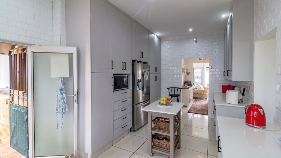 3 Bedroom Property for Sale in Linmeyer Gauteng
