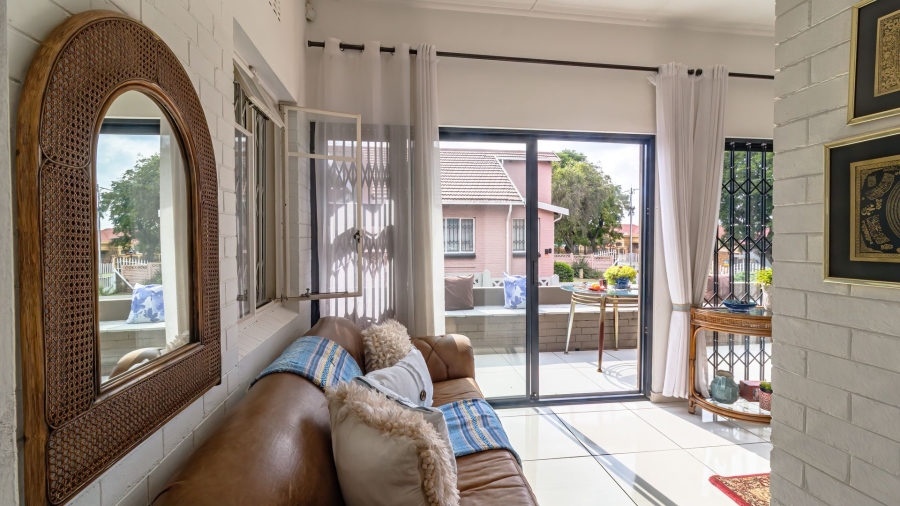 3 Bedroom Property for Sale in Linmeyer Gauteng