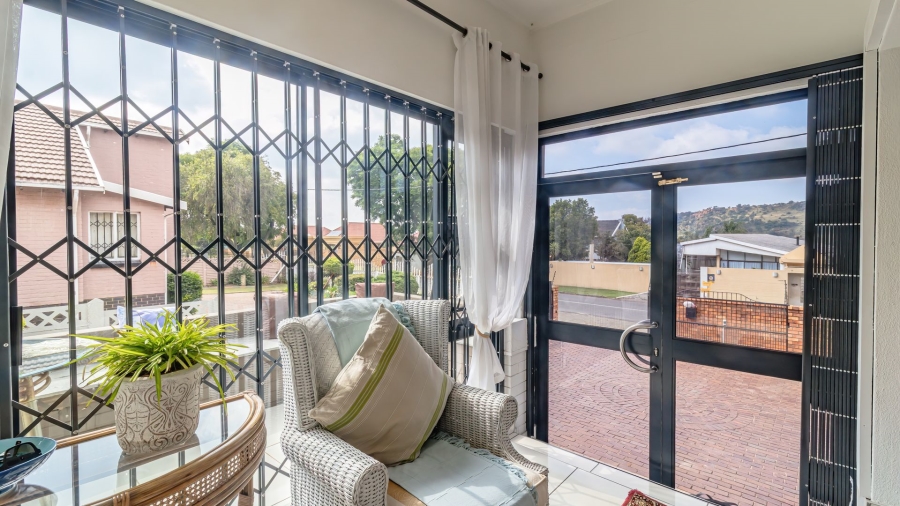 3 Bedroom Property for Sale in Linmeyer Gauteng